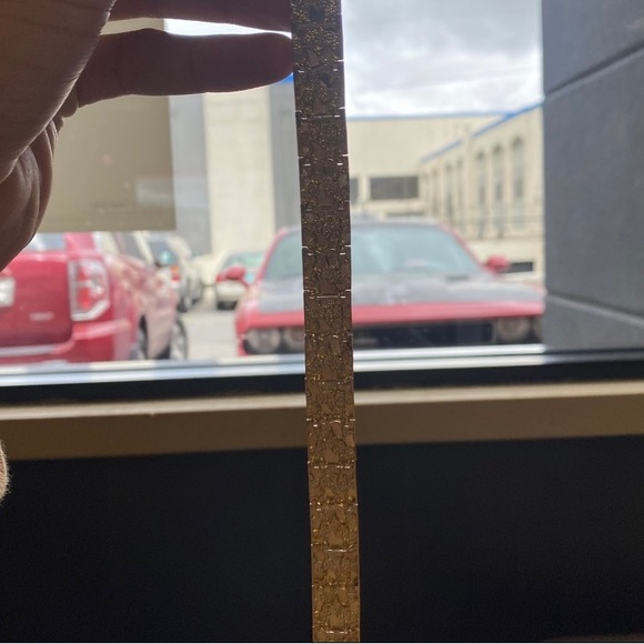 A brand new gold bracelet keeps falling off my wrist ! - Picture 2 of 6